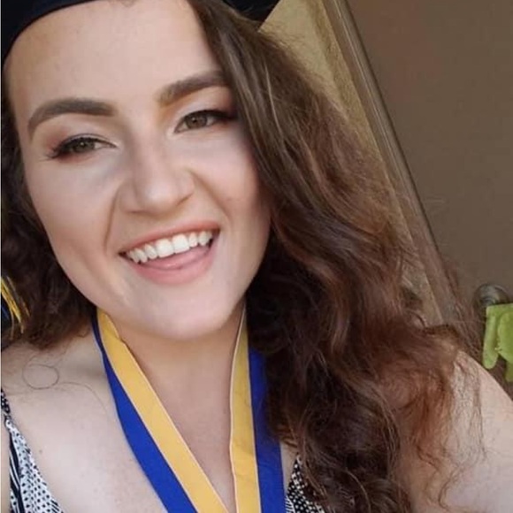 Meet your Posher, Cori - Picture 2 of 2